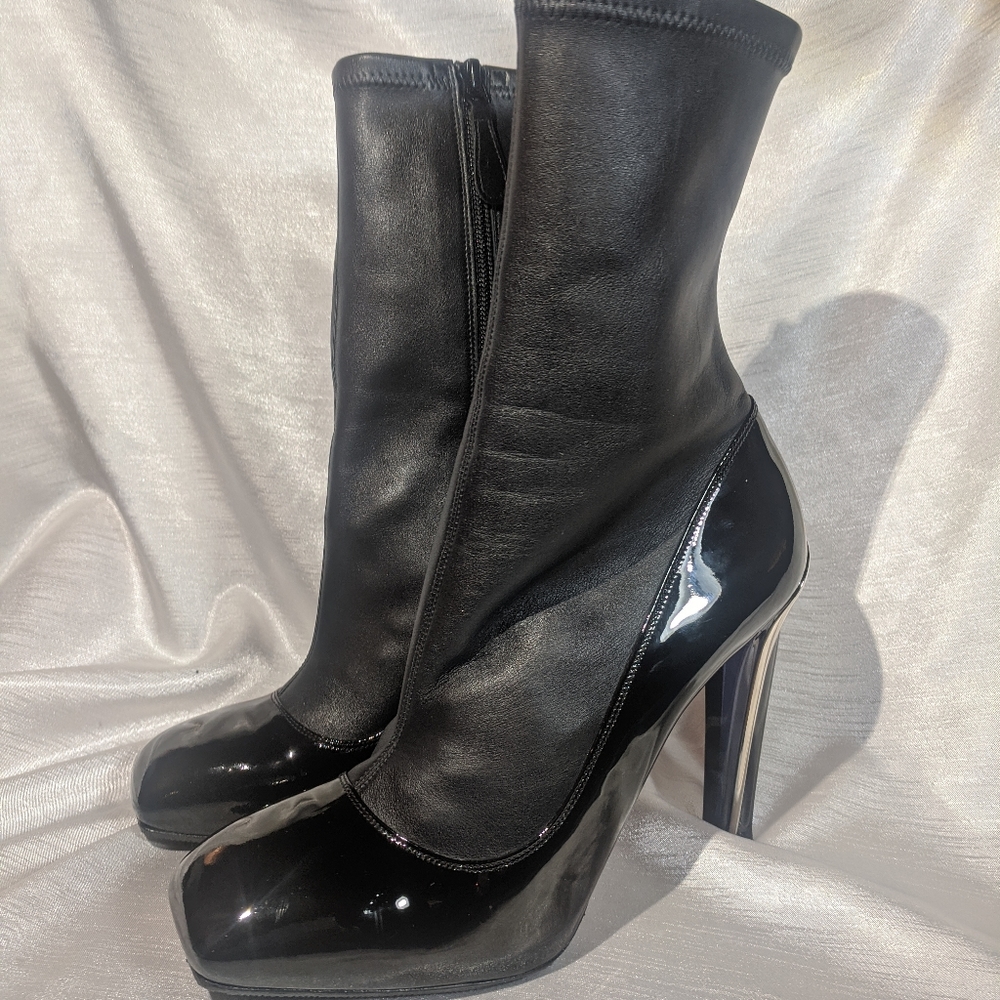 Alexander Mcqueen Black Patent leather Booties.